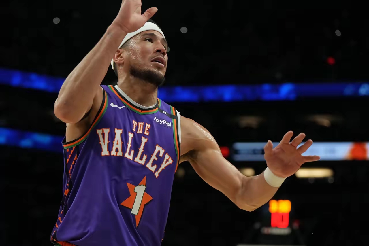 太阳力克公牛，布克砍下生涯新高45分的简单介绍