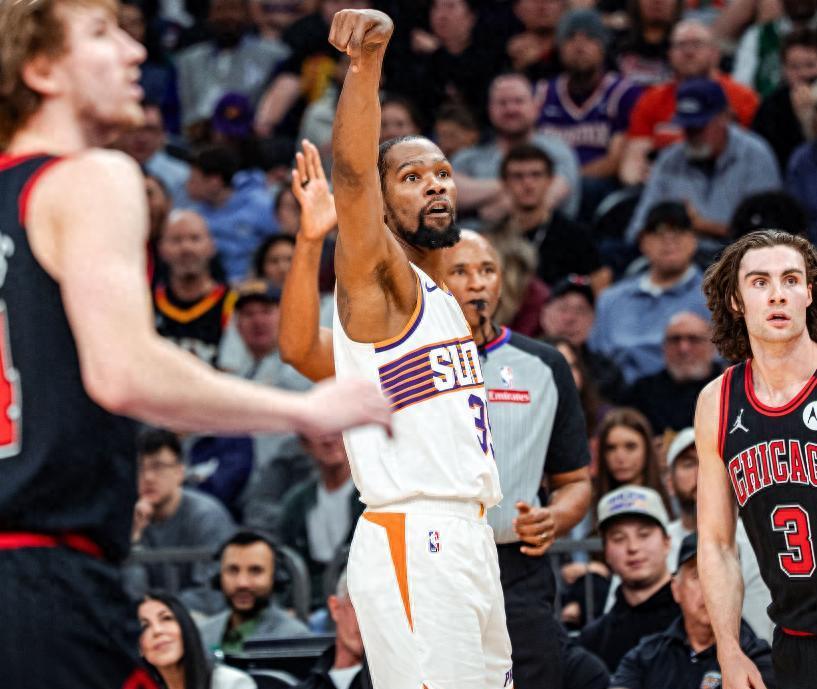 太阳力克公牛，布克砍下生涯新高45分的简单介绍