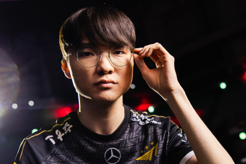 包含EG险胜LGD，Hanssama单局斩获MVP鏖战多局半决赛，引爆全场热议的词条