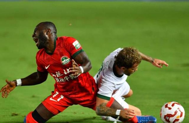 包含球队备战比分胜负不确定，决胜关头谁能笑到最后的词条