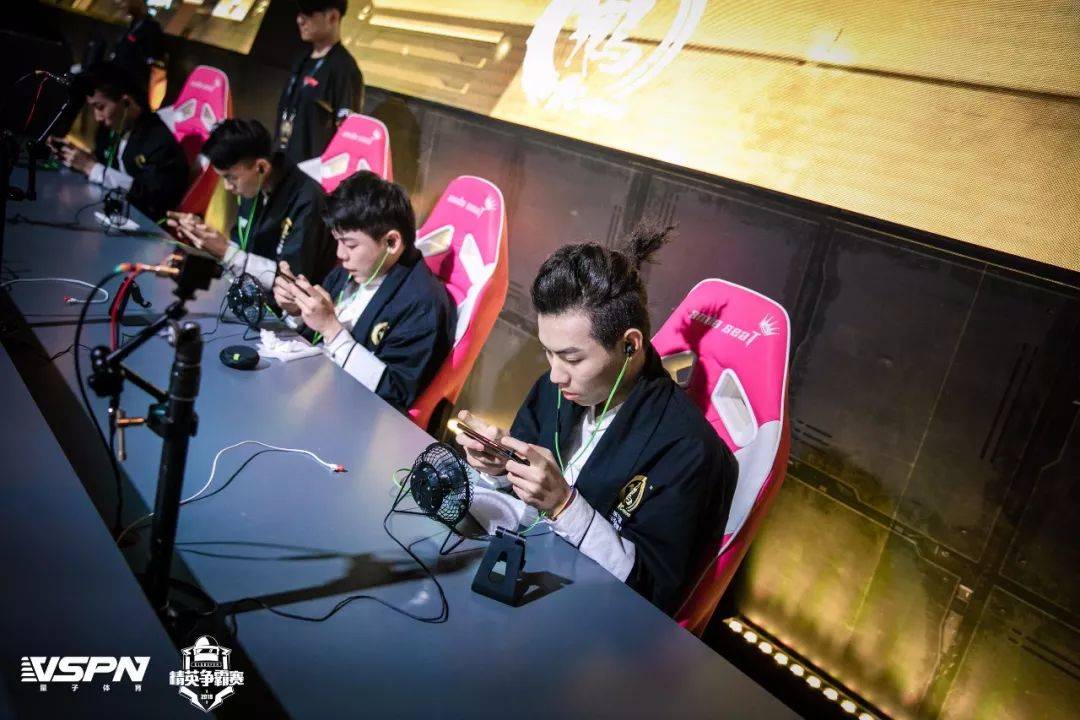 包含竞技场上的精英争霸正引发热烈讨论!的词条 包含竞技场上的精英争霸正引发热烈讨论!的词条