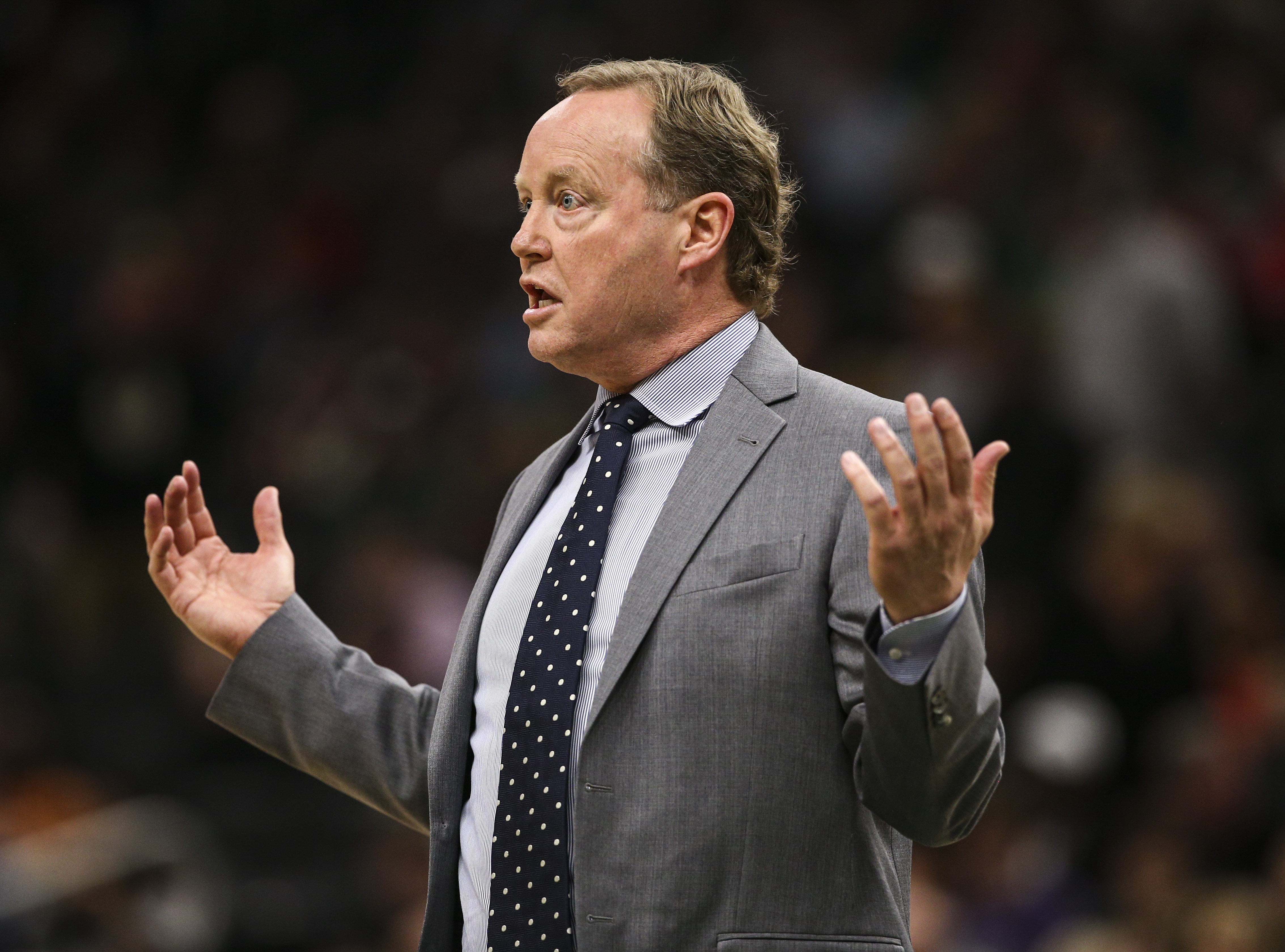 开云APP-雄鹿队主教练表扬球队团结精神