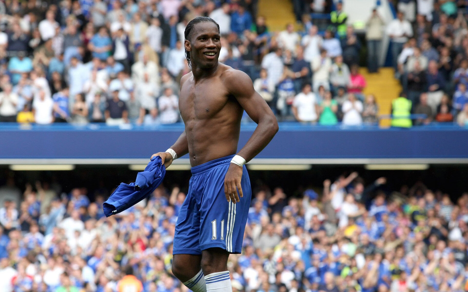 平行世界的胜利，当F1街道赛的轰鸣遇见篮球场的终场哨